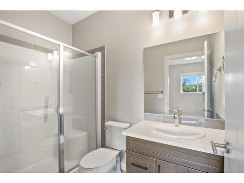 68 Windermere Close, Red Deer, AB - Indoor Photo Showing Bathroom