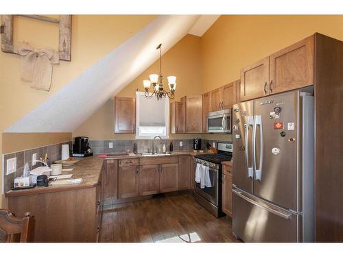 15-39152 Range Road 280, Rural Red Deer County, AB - Indoor Photo Showing Kitchen With Double Sink