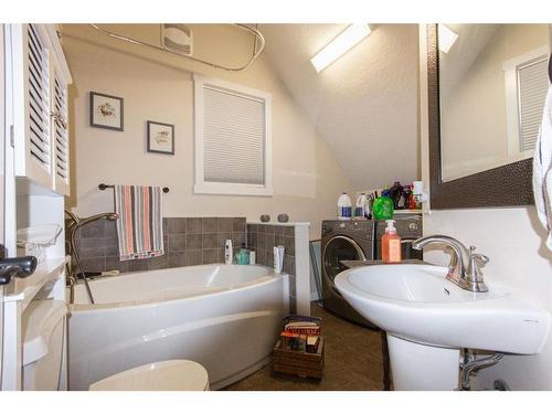 15-39152 Range Road 280, Rural Red Deer County, AB - Indoor Photo Showing Bathroom