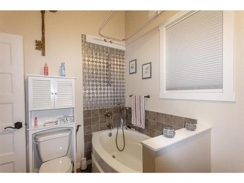 15-39152 Range Road 280, Rural Red Deer County, AB - Indoor Photo Showing Bathroom