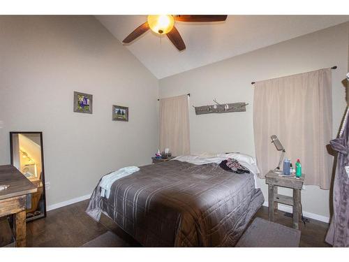 15-39152 Range Road 280, Rural Red Deer County, AB - Indoor Photo Showing Bedroom