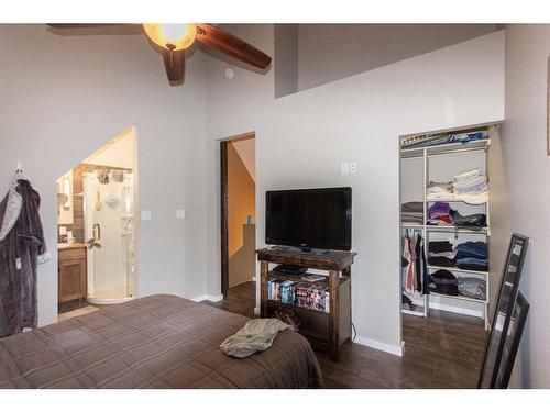 15-39152 Range Road 280, Rural Red Deer County, AB - Indoor Photo Showing Bedroom