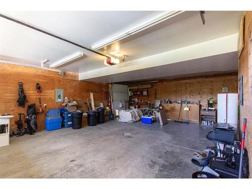 15-39152 Range Road 280, Rural Red Deer County, AB - Indoor Photo Showing Garage