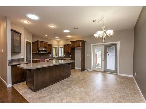 15-39152 Range Road 280, Rural Red Deer County, AB - Indoor Photo Showing Kitchen