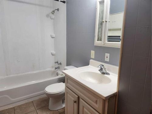 3305 44A Avenue, Red Deer, AB - Indoor Photo Showing Bathroom