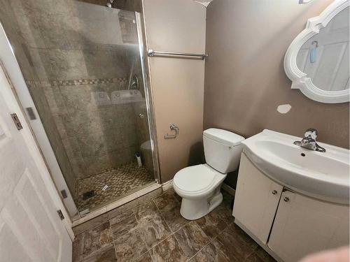 3305 44A Avenue, Red Deer, AB - Indoor Photo Showing Bathroom