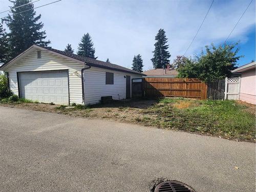 3305 44A Avenue, Red Deer, AB - Outdoor