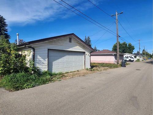 3305 44A Avenue, Red Deer, AB - Outdoor