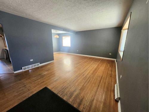 3305 44A Avenue, Red Deer, AB - Indoor Photo Showing Other Room