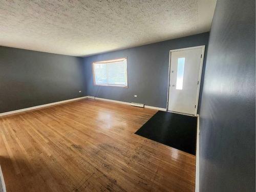 3305 44A Avenue, Red Deer, AB - Indoor Photo Showing Other Room