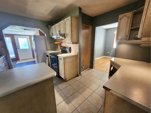 3305 44A Avenue, Red Deer, AB - Indoor Photo Showing Kitchen