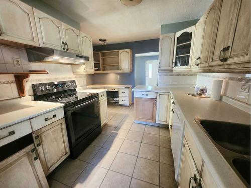 3305 44A Avenue, Red Deer, AB - Indoor Photo Showing Kitchen