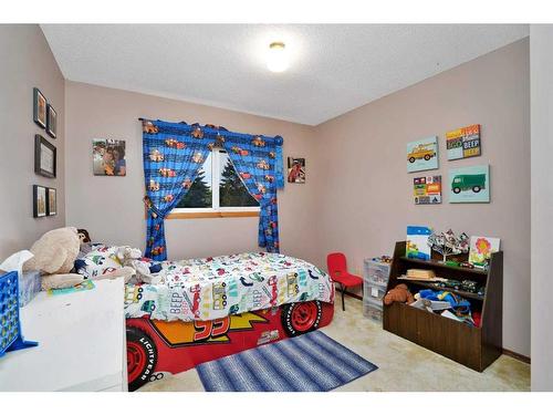 37441 Range Road 271, Rural Red Deer County, AB - Indoor Photo Showing Bedroom