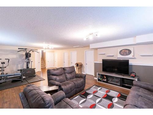 4003 67 Street, Stettler, AB - Indoor Photo Showing Living Room