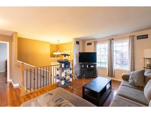 4003 67 Street, Stettler, AB - Indoor Photo Showing Living Room