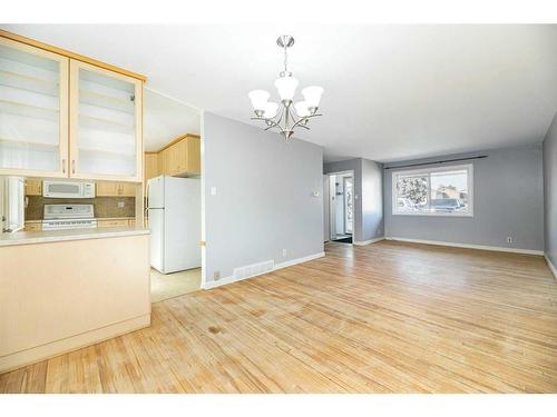 1701-3907 39 Street, Red Deer, AB - Indoor Photo Showing Other Room