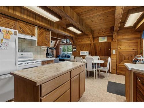 22 Front Street, White Sands, AB - Indoor Photo Showing Kitchen