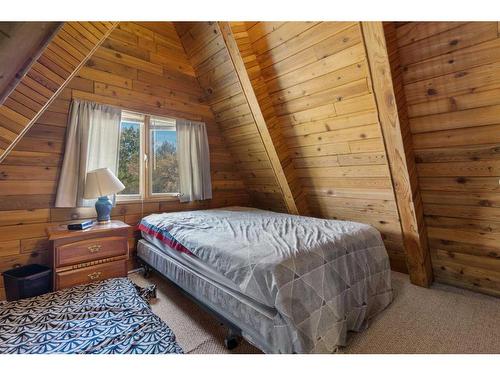 22 Front Street, White Sands, AB - Indoor Photo Showing Bedroom