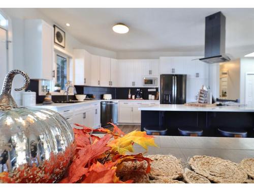 7208 44 Avenue Close, Camrose, AB - Indoor Photo Showing Kitchen