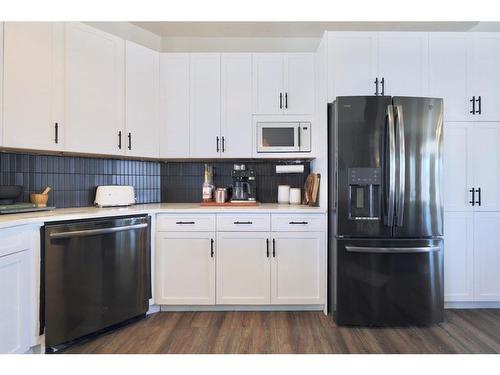 7208 44 Avenue Close, Camrose, AB - Indoor Photo Showing Kitchen