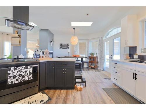 7208 44 Avenue Close, Camrose, AB - Indoor Photo Showing Kitchen