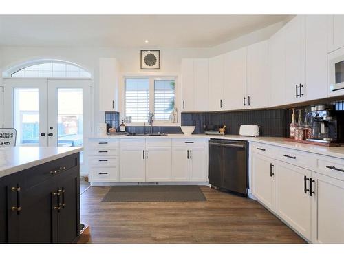 7208 44 Avenue Close, Camrose, AB - Indoor Photo Showing Kitchen