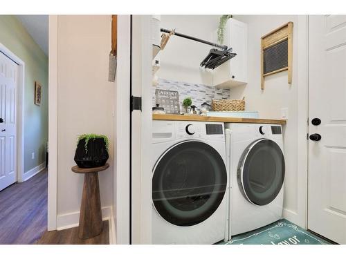 7208 44 Avenue Close, Camrose, AB - Indoor Photo Showing Laundry Room