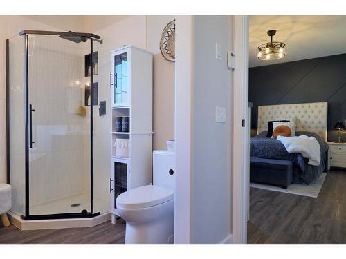 7208 44 Avenue Close, Camrose, AB - Indoor Photo Showing Bathroom