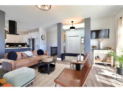 7208 44 Avenue Close, Camrose, AB - Indoor Photo Showing Living Room