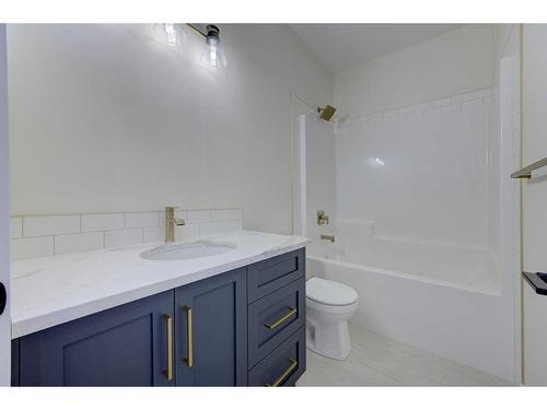 54 Lindman Avenue, Red Deer, AB - Indoor Photo Showing Bathroom