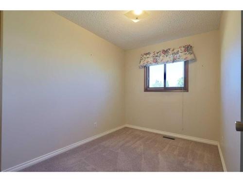 4927 47 Street, Hardisty, AB - Indoor Photo Showing Other Room