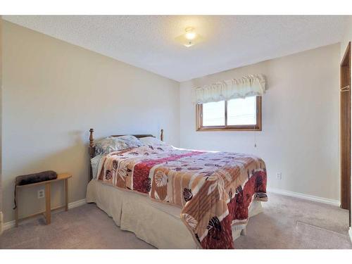 4927 47 Street, Hardisty, AB - Indoor Photo Showing Bedroom