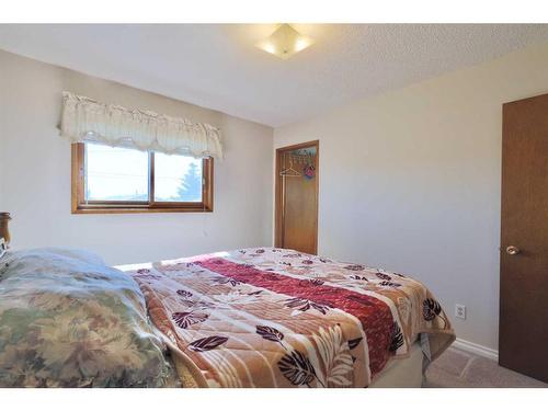 4927 47 Street, Hardisty, AB - Indoor Photo Showing Bedroom