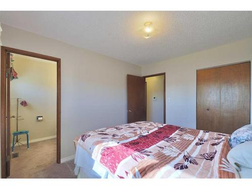 4927 47 Street, Hardisty, AB - Indoor Photo Showing Bedroom