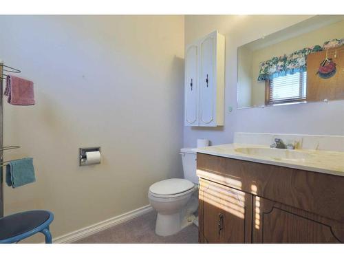 4927 47 Street, Hardisty, AB - Indoor Photo Showing Bathroom