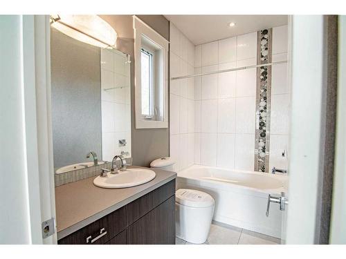 297 Jarvis Glen Way, Jarvis Bay, AB - Indoor Photo Showing Bathroom