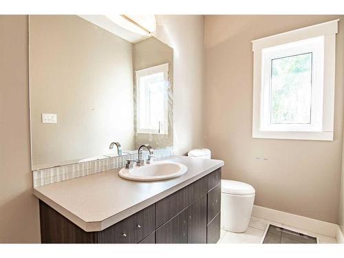 297 Jarvis Glen Way, Jarvis Bay, AB - Indoor Photo Showing Bathroom