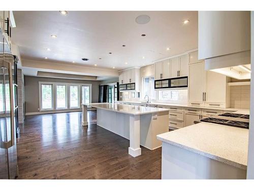 297 Jarvis Glen Way, Jarvis Bay, AB - Indoor Photo Showing Kitchen With Upgraded Kitchen