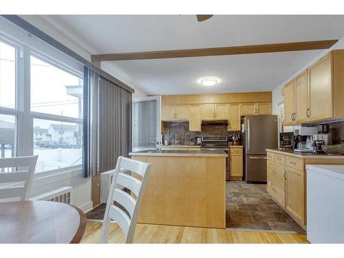 26 Poplar Crescent, Springbrook, AB - Indoor Photo Showing Kitchen