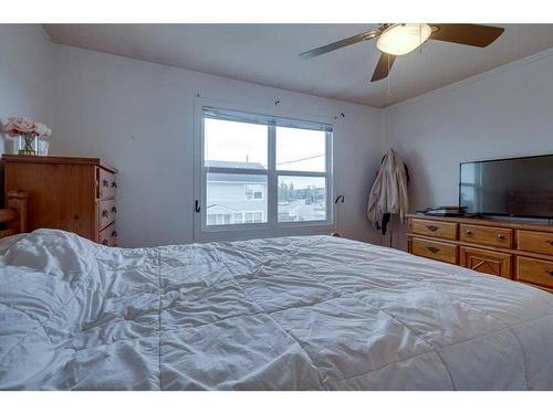 26 Poplar Crescent, Springbrook, AB - Indoor Photo Showing Bedroom