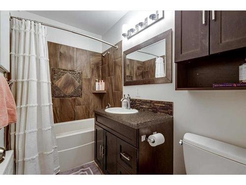 26 Poplar Crescent, Springbrook, AB - Indoor Photo Showing Bathroom