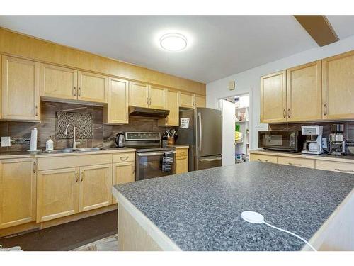 26 Poplar Crescent, Springbrook, AB - Indoor Photo Showing Kitchen With Stainless Steel Kitchen With Double Sink