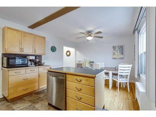 26 Poplar Crescent, Springbrook, AB - Indoor Photo Showing Kitchen