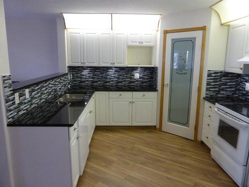 105-4805 45 Street, Red Deer, AB - Indoor Photo Showing Kitchen