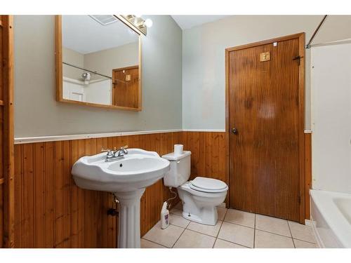 5910 44 Avenue, Camrose, AB - Indoor Photo Showing Bathroom