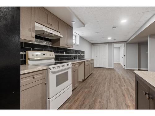 5910 44 Avenue, Camrose, AB - Indoor Photo Showing Kitchen