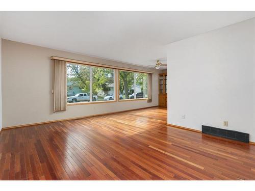 5910 44 Avenue, Camrose, AB - Indoor Photo Showing Living Room