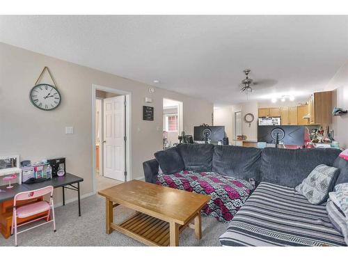 1206-5220 50A Avenue, Sylvan Lake, AB - Indoor Photo Showing Living Room