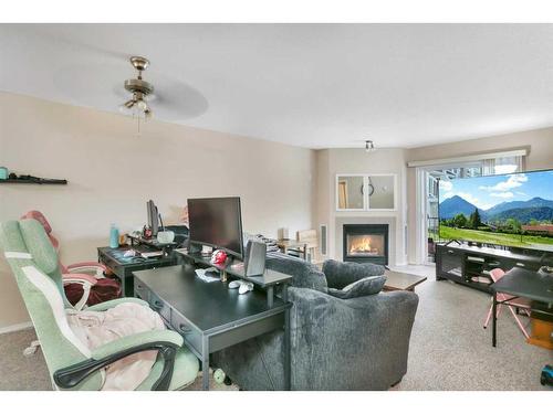 1206-5220 50A Avenue, Sylvan Lake, AB - Indoor Photo Showing Living Room With Fireplace