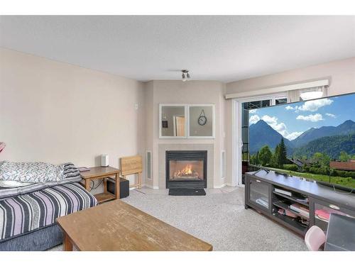 1206-5220 50A Avenue, Sylvan Lake, AB - Indoor Photo Showing Living Room With Fireplace